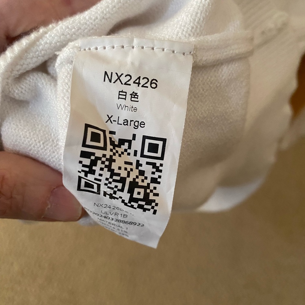SKI sweater XL. Black and White. Very cute and warm, excellent condition ⛷️⛷️ - Picture 6 of 8